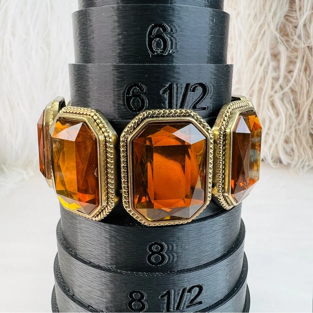 Pretty aged goldtone, large earthy colors accent stretch bracelet